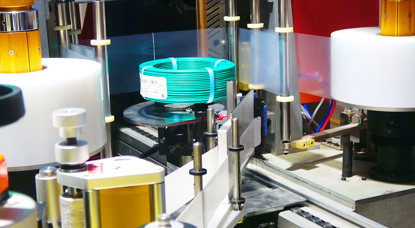 Online coiling two-in-one hollow packaging intelligent extrusion production line