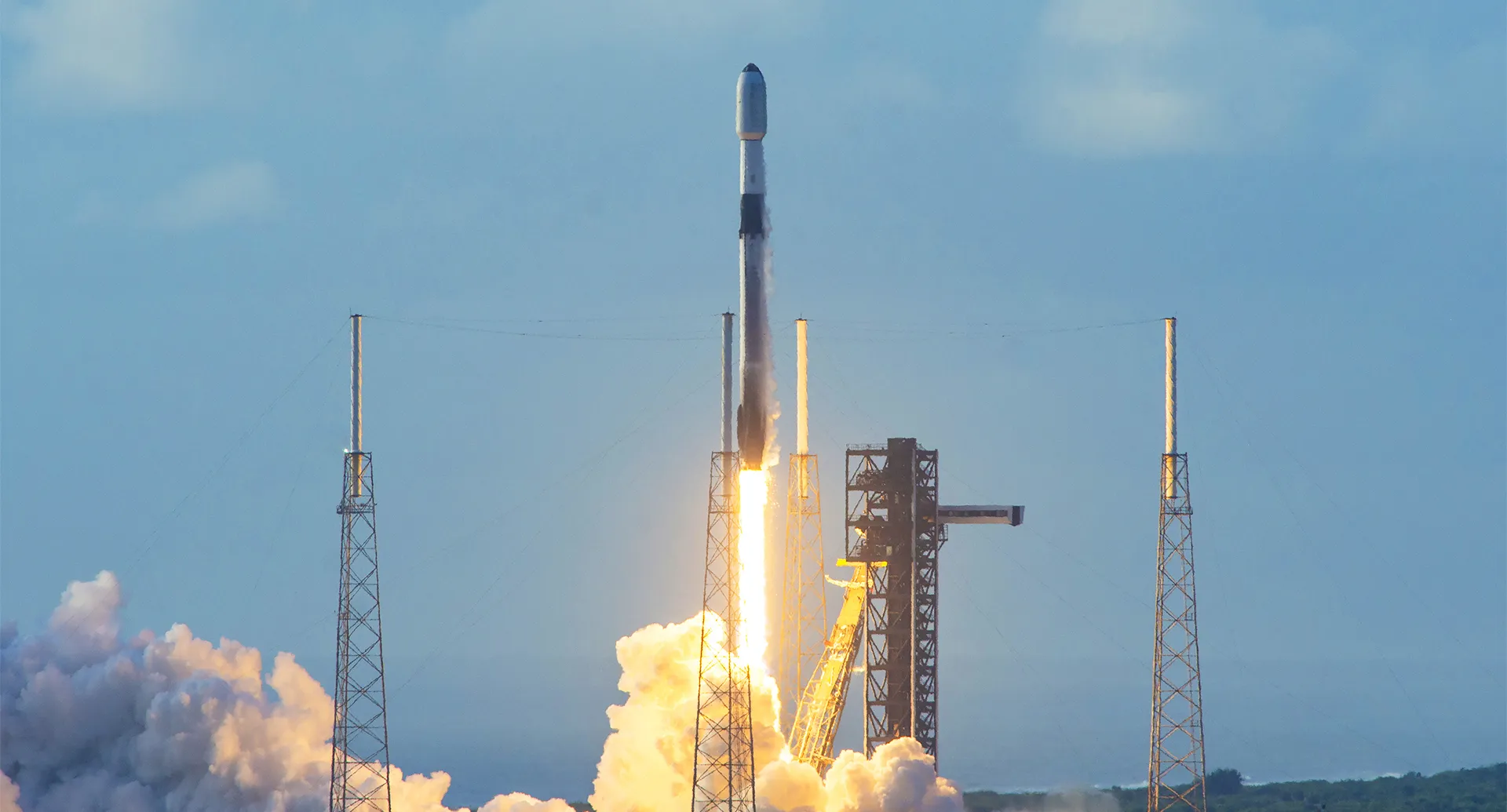 依托新能源与高端制造双轮驱动